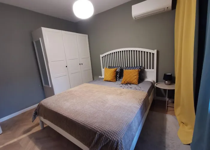 Opera Theatre Apartment With A Courtyard