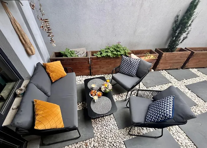 Opera Theatre Apartment With A Courtyard
